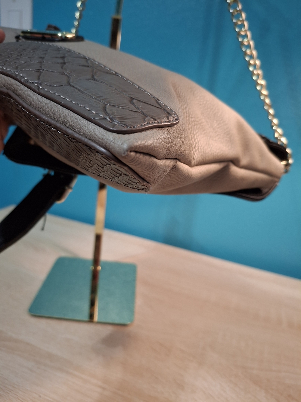 Steve Madden Taupe and Black Textured Envelope Crossbody with Gold Chain - Picture 7 of 10